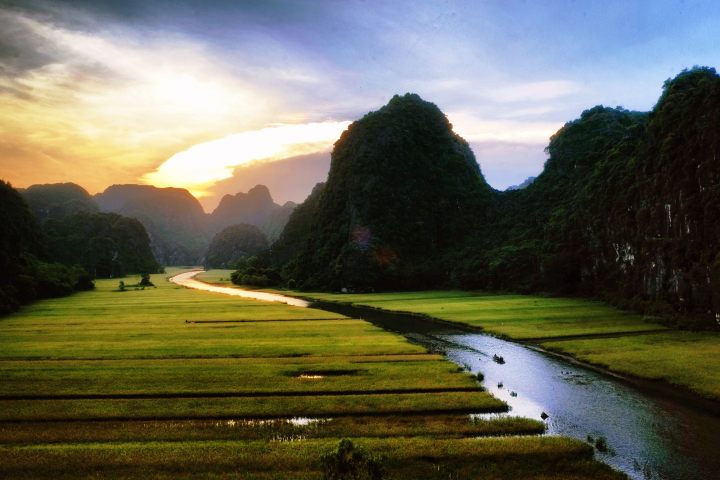 4 Days Of Northern Vietnam : Hanoi – Ninh Binh – Halong Bay
