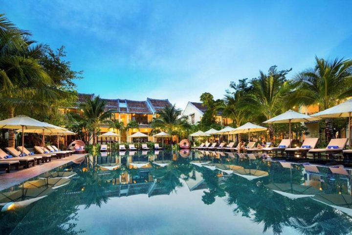 Combo 3 Ngày 2 Đêm  “ Đẹp Hơn Mối Tình Đầu “ Chỉ 990,000 Vnd /khách (Tối Thiểu 2 Khách)
