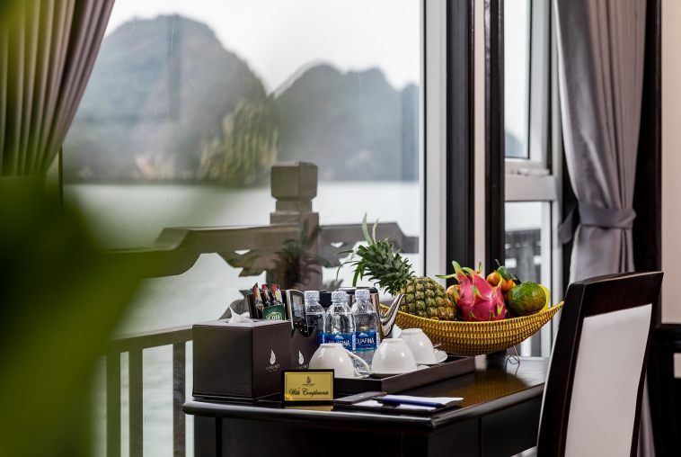 du_lich_trang_mat_voi_du_thuyen_vip_ha_long